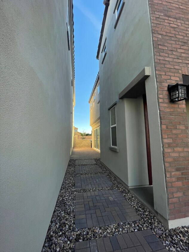 Primary Photo - Trendy 3Bedroom/3Bath Gilbert Home!!