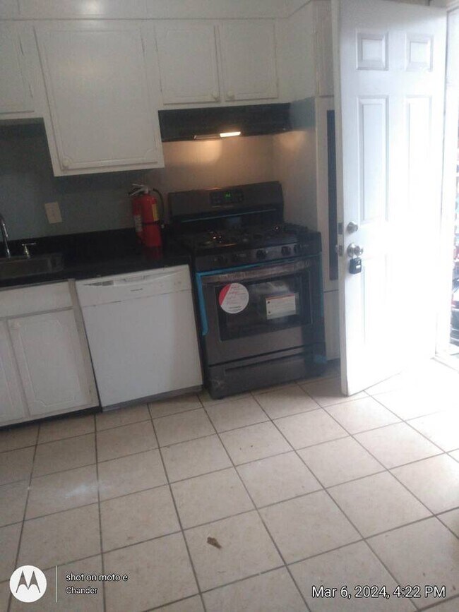 Building Photo - 2393 Peachwood Cir NE