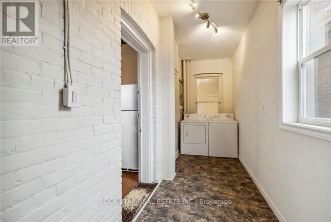 Building Photo - 51 Smith Ave