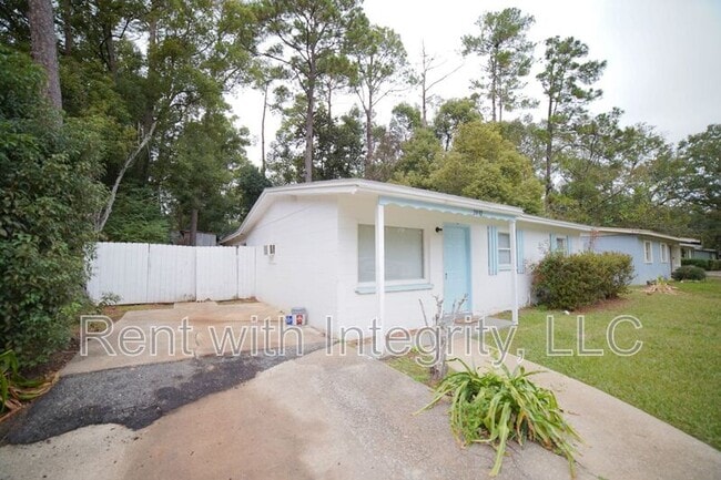 Building Photo - 2032 Warwick St