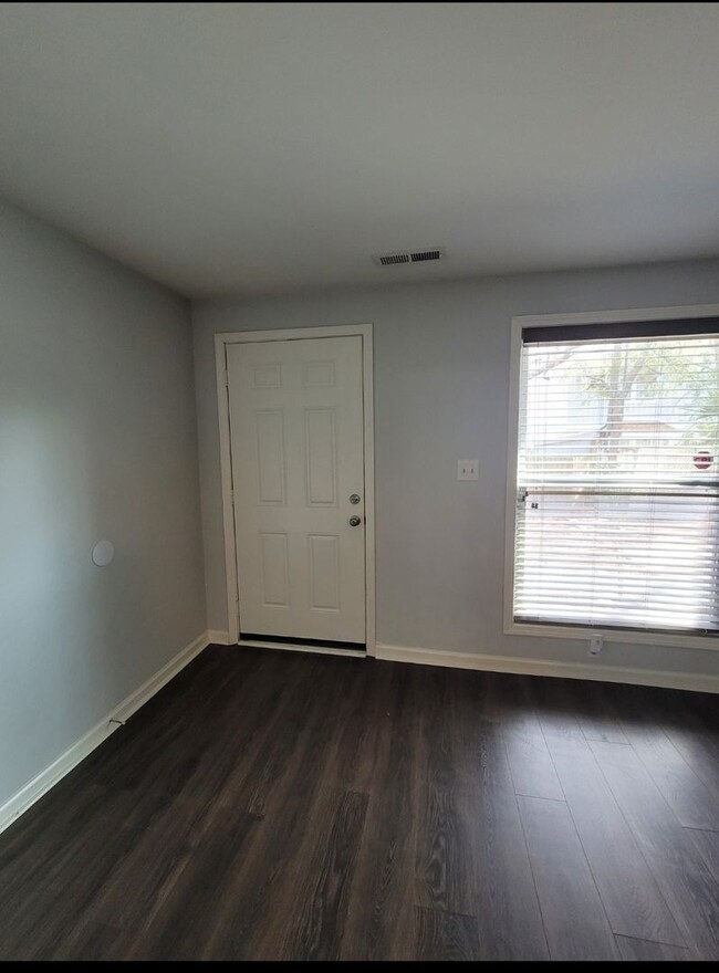 Foto del edificio - EAST OF 17 TOWNHOME