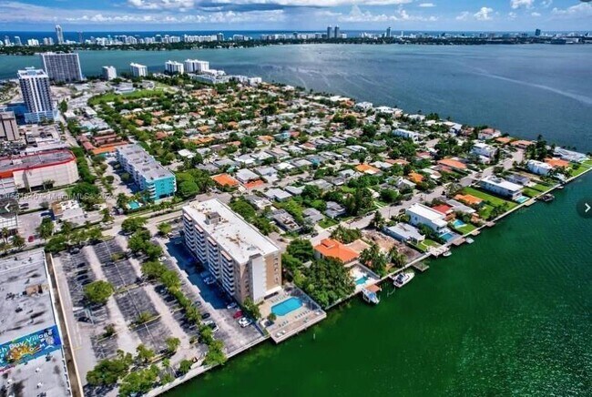 Foto del edificio - 1455 N Treasure Dr