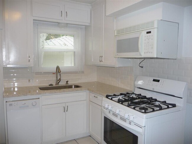 Foto del edificio - 2332 Sheridan St