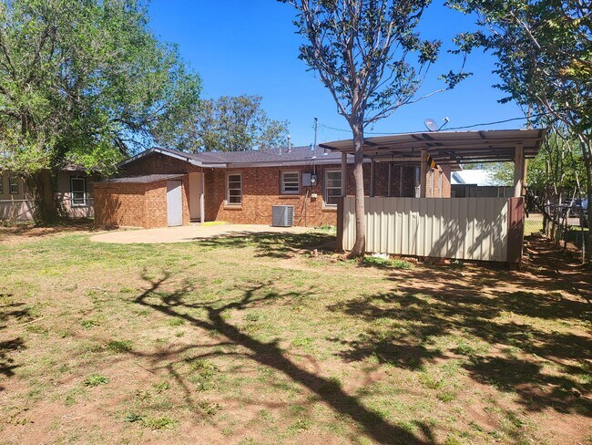 Building Photo - 3789 Sunset Ave