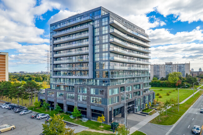 Photo du bâtiment - The Bennett On Bayview Condos
