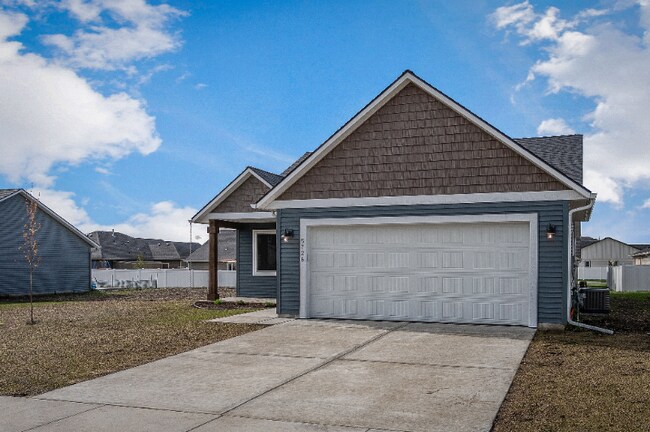 Building Photo - 5726 W Theismann Rd
