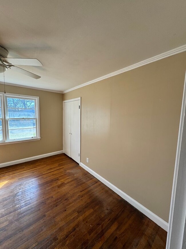 Building Photo - 4 Bed 2 Bath Brick House