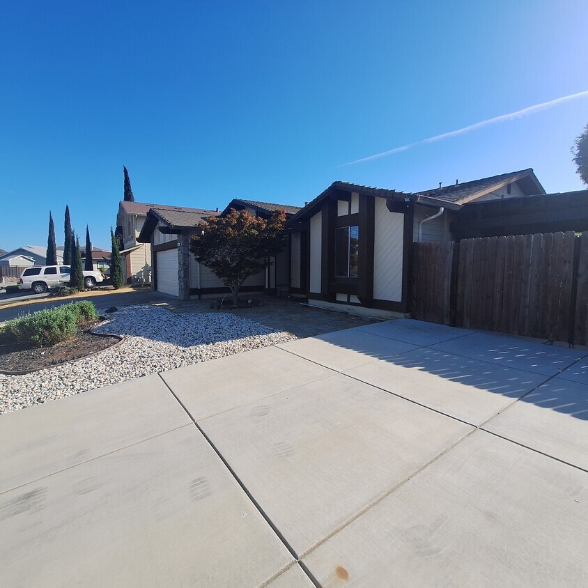Foto principal - 741 Castlewood Ct