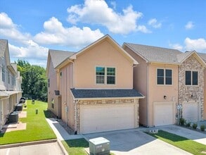 Building Photo - 1523 Cozy Dr