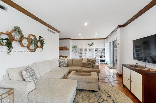 Foto del edificio - 3 br, 3 bath House - 880 NE 69th St Apt 1B