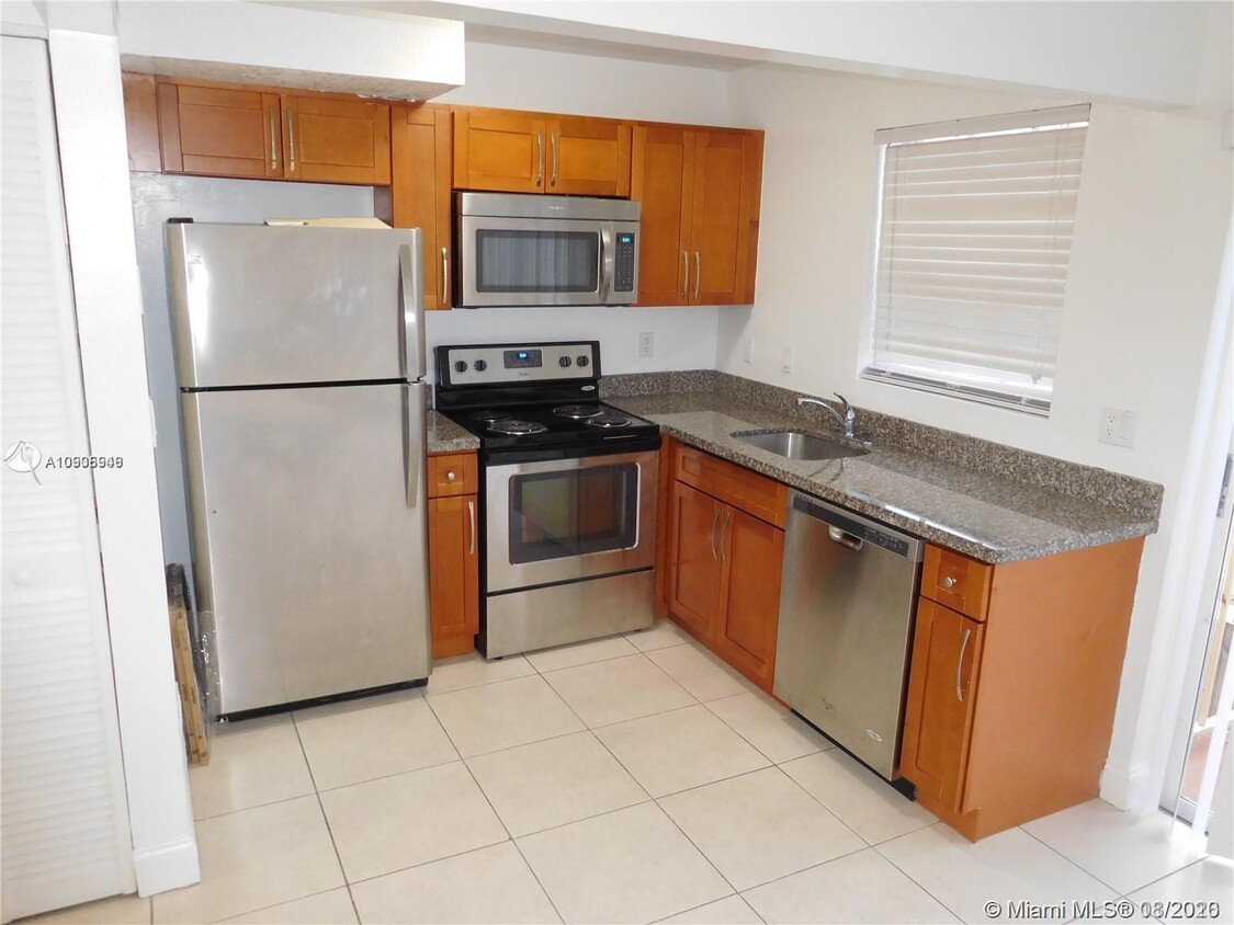 Primary Photo - 7510 SW 152nd Ave