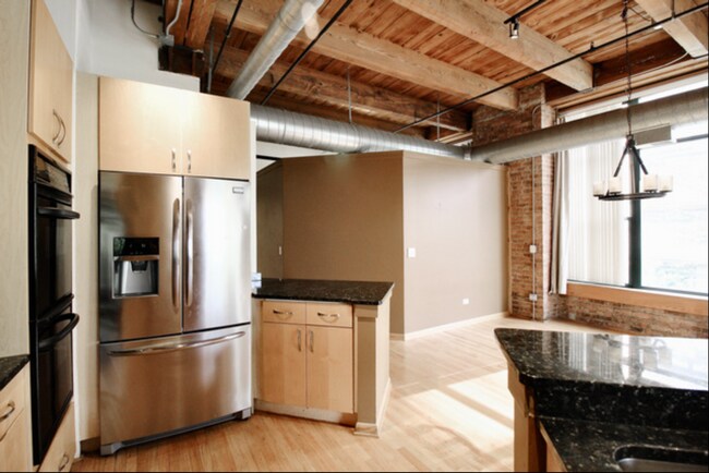 Foto del edificio - Bright and Sunny 2-Bed 2-Bath Apartment fo...