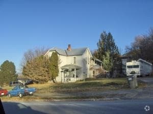 Building Photo - 610 N Elm St