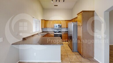 Building Photo - 5444 W Grove St