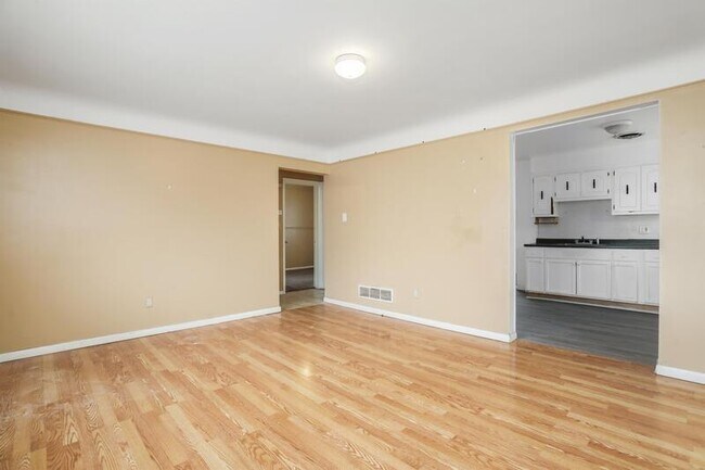 Building Photo - 22290 Eastwood Ave