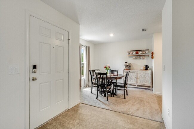 Foto del edificio - Bright & Spacious 3 Bedroom, 2 Bathroom Home with 2-Car Garage