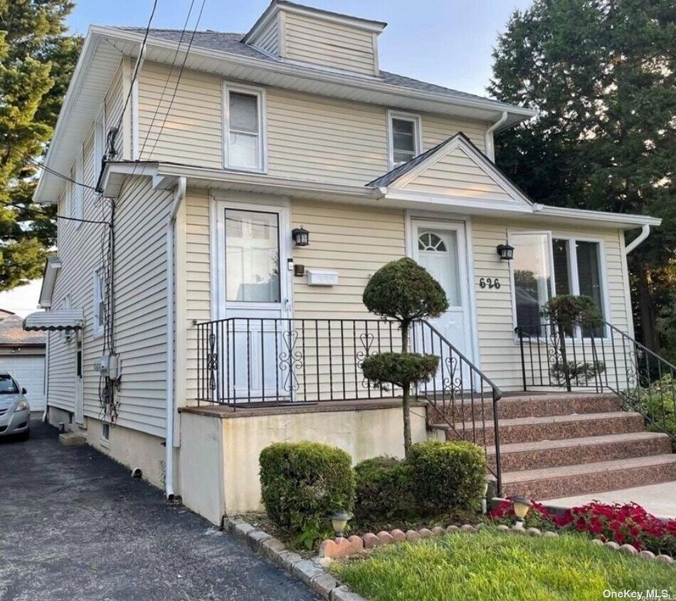 626 Stewart Ave, New Hyde Park, NY 11040 House for Rent in New Hyde Park, NY