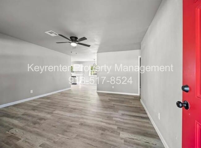 Building Photo - Beautiful Renovated 3 Bedroom Ready Late May