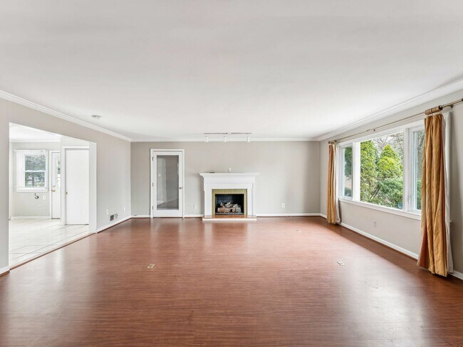 Foto del edificio - Easy one level living on a 1/3 acre corner lot!