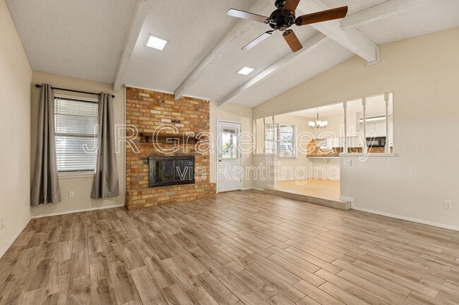Building Photo - 429 Lindenwood Ln W