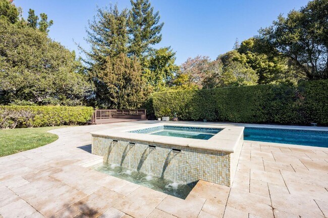 Foto del edificio - 30 Knightwood Ln