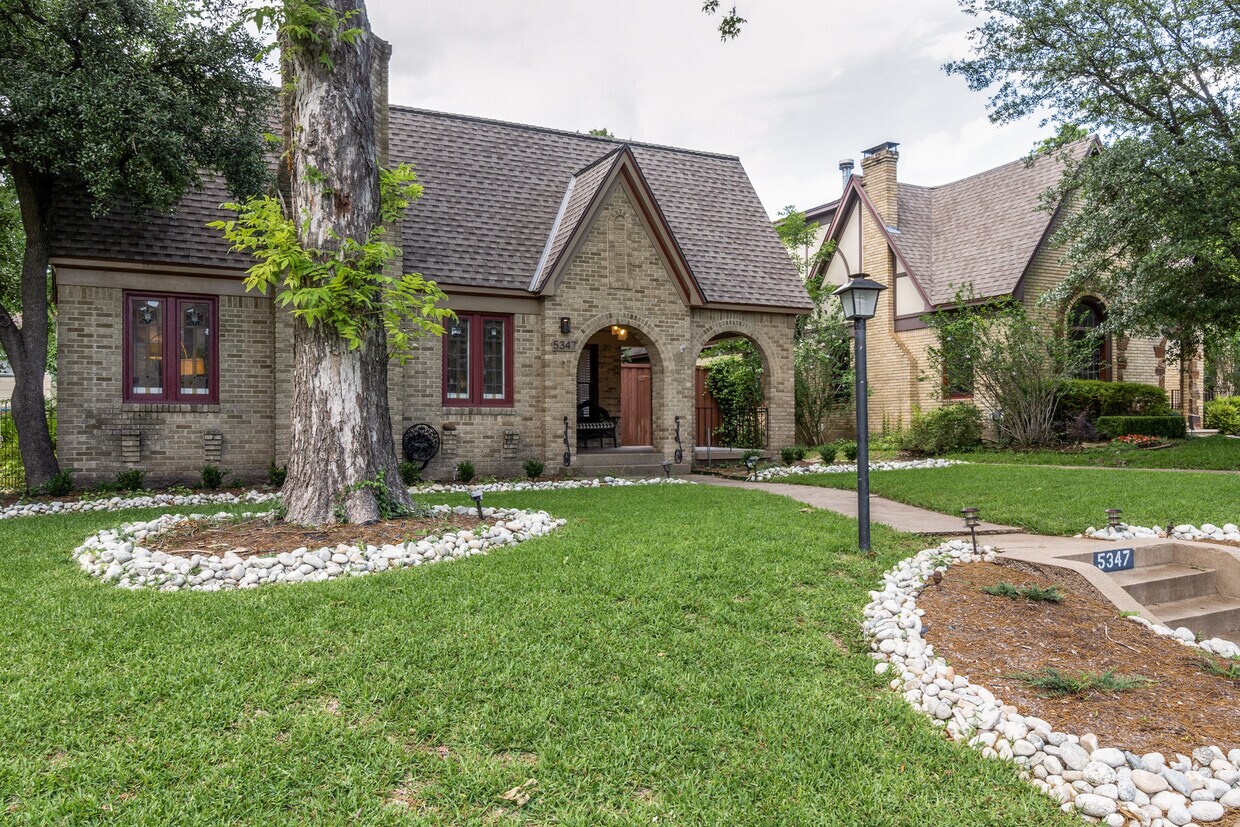Foto principal - 5347 Ridgedale Ave