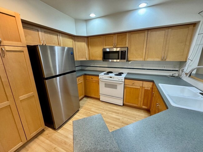 Building Photo - One Parking Spot Free! (FREE RENT until end of the year)