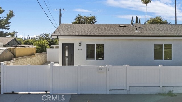 Foto del edificio - 16404 Donmetz St