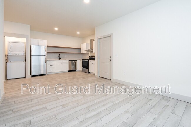 Foto del edificio - 1230 N Greenwich Rd