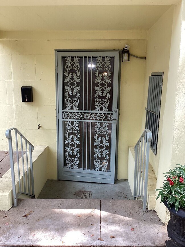 Foto del edificio - 114 E Jones St