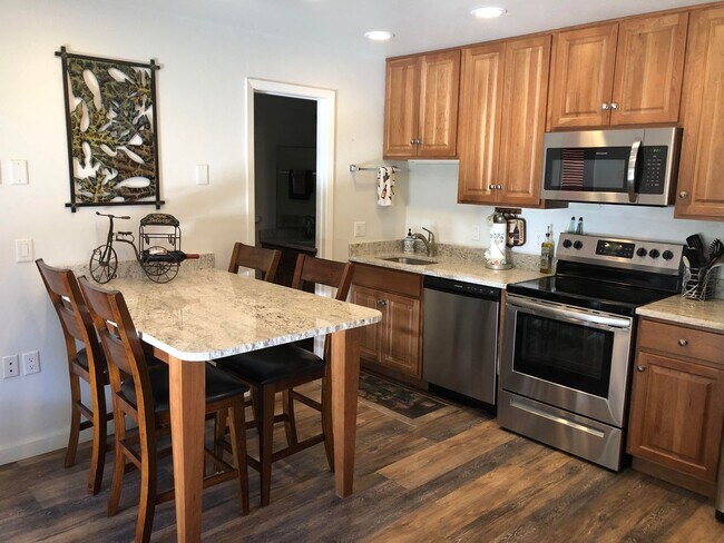 Building Photo - Redpine One Bedroom Condo