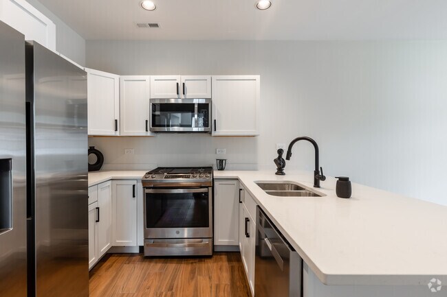 3HAB, 2BA - 1,300 ft² - Cocina - The Schoolhouse Apartments