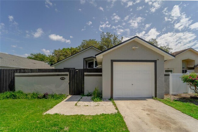 Foto del edificio - 9785 Piney Point Cir