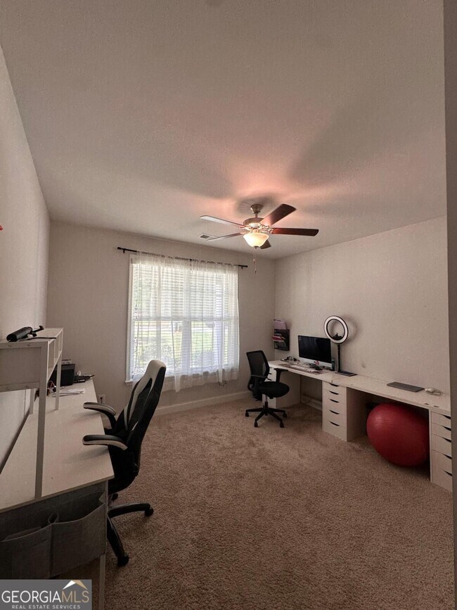 Building Photo - 205 Birdie Cir