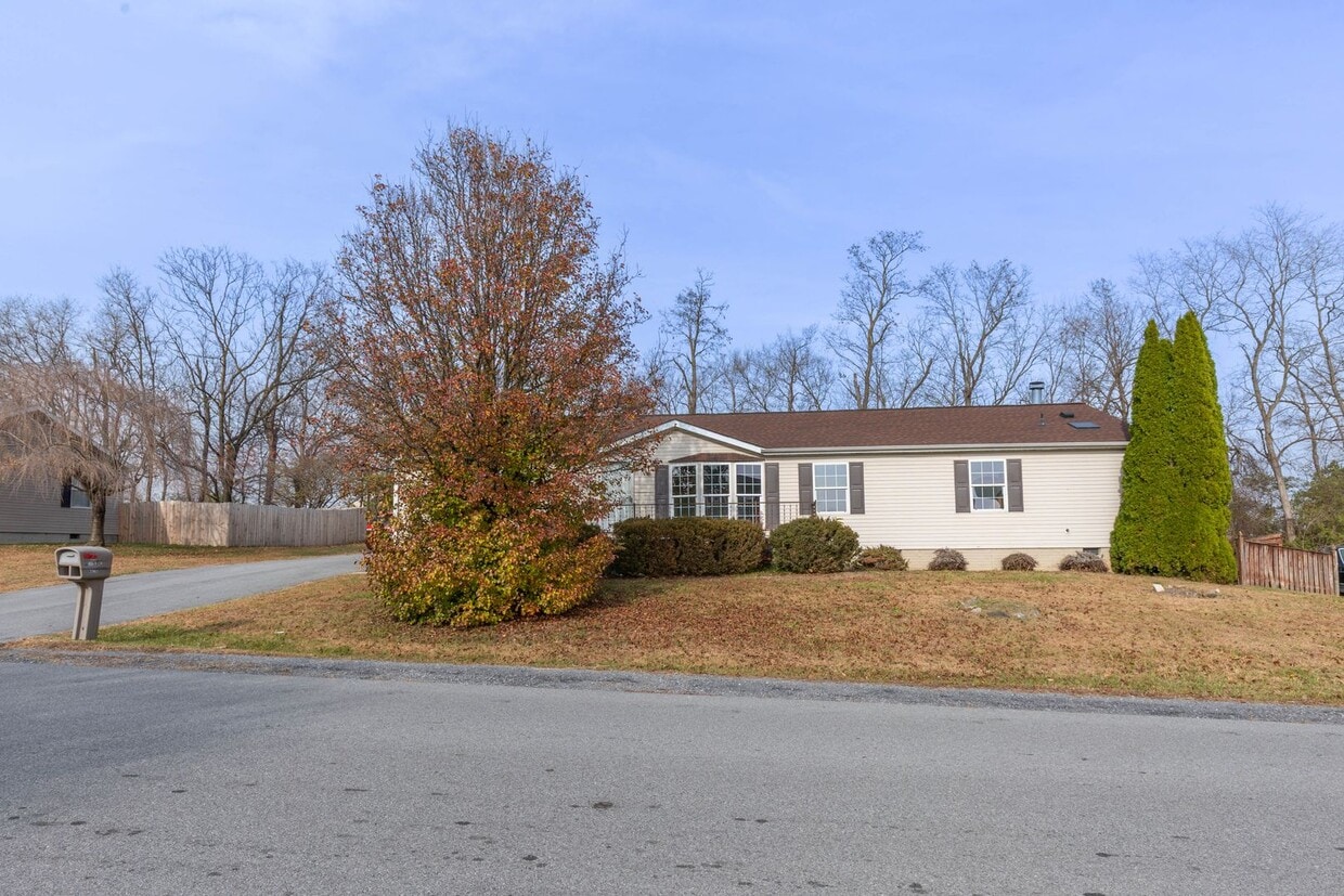 Foto principal - 3 bed, 2 bath, Rancher in Martinsburg, WV