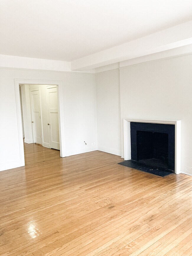 Building Photo - 1401 E Jefferson Ave