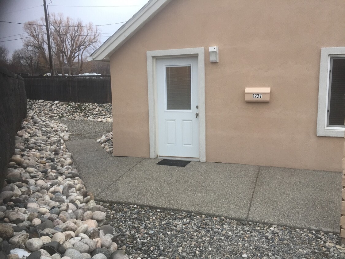 Primary Photo - 1227 Parkhill Dr