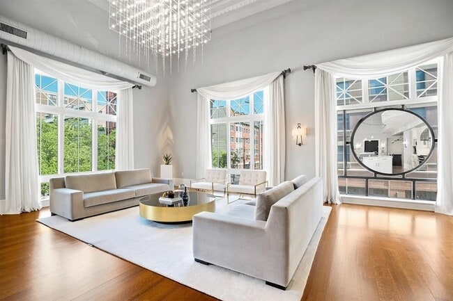 Building Photo - 313 1st St