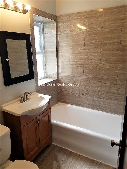 Foto del edificio - 2337 W Howard St