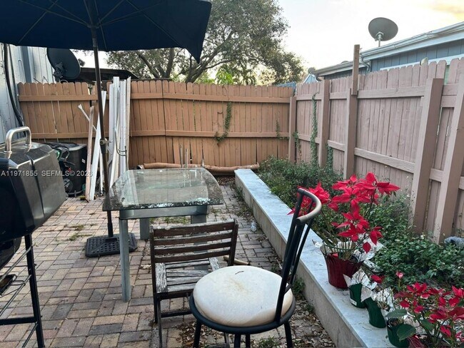 Foto del edificio - 4729 NW 4th Ave