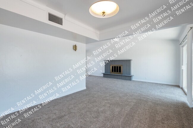 Foto del edificio - 3344 E 2nd St