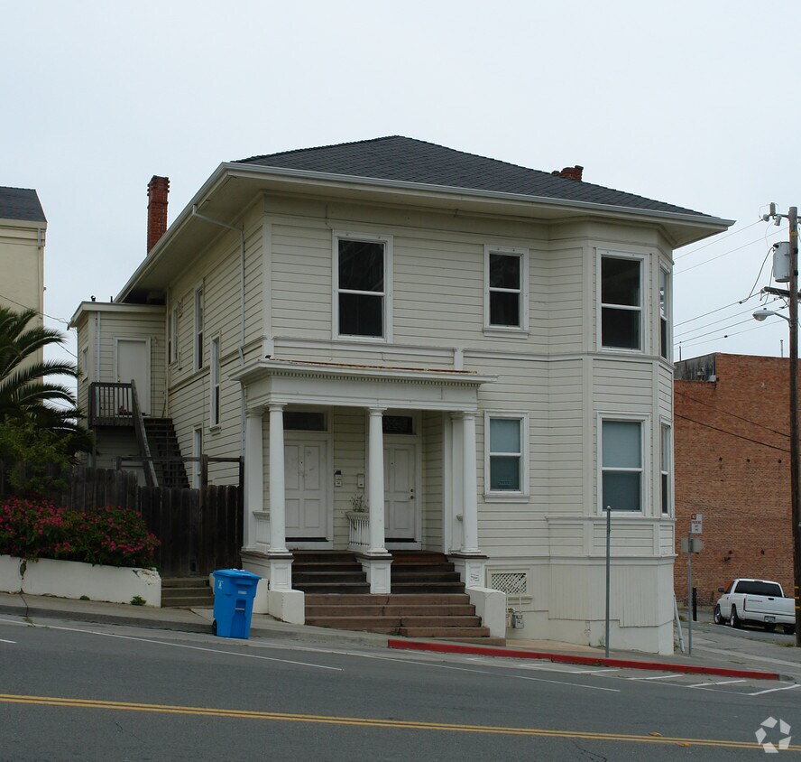 Building Photo - 616 Sacramento St