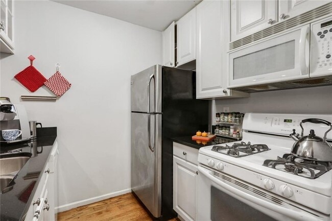 Building Photo - 209 14th St NE