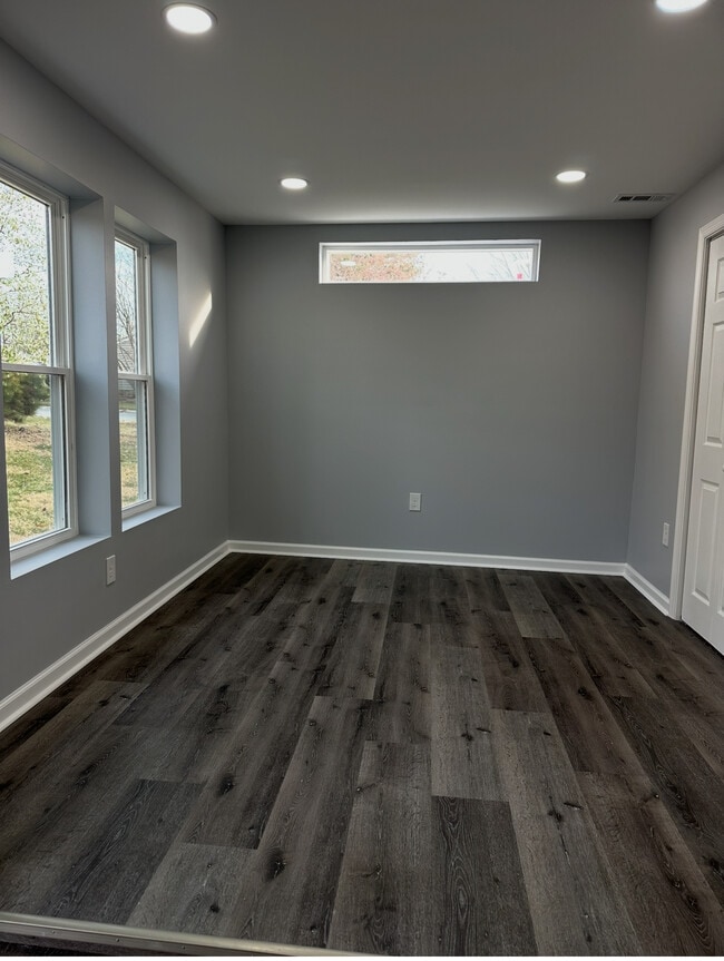 Building Photo - 43 Reubens Cir