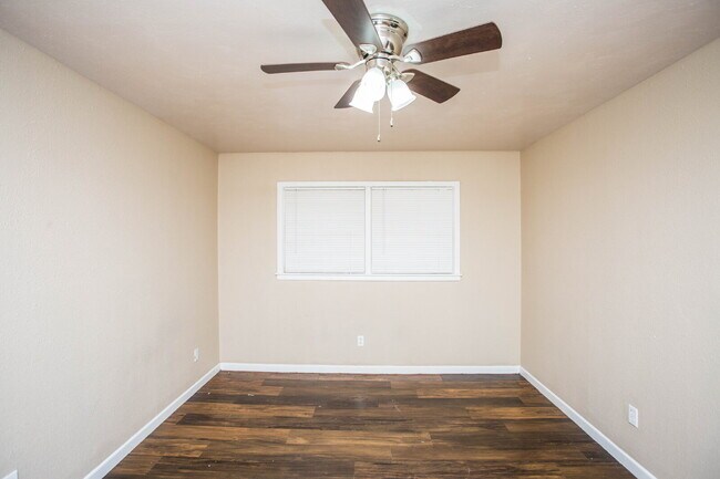 Foto del edificio - Comfy 2 bed 1 bath home!