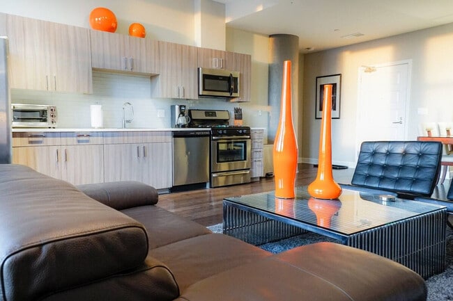 Building Photo - 256 E Main St