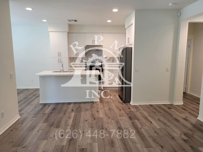 Foto del edificio - Modern 3-Story Townhouse in El Monte, CA.