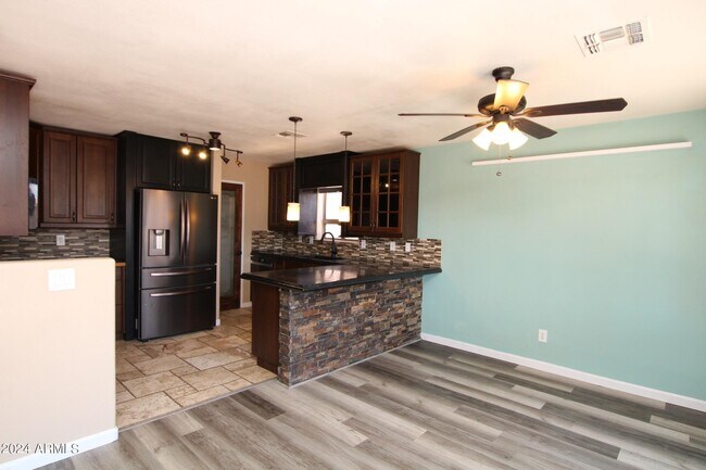 Building Photo - 42539 W Sunland Dr