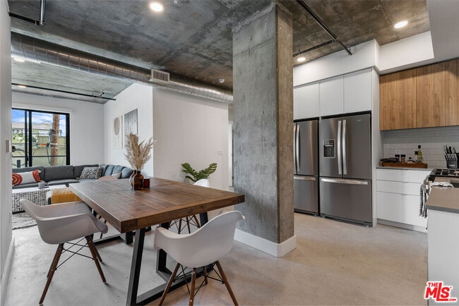 Foto del edificio - 3800 Mentone Ave