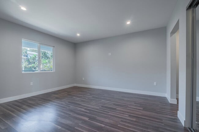 Building Photo - 4020 Stevely Ave